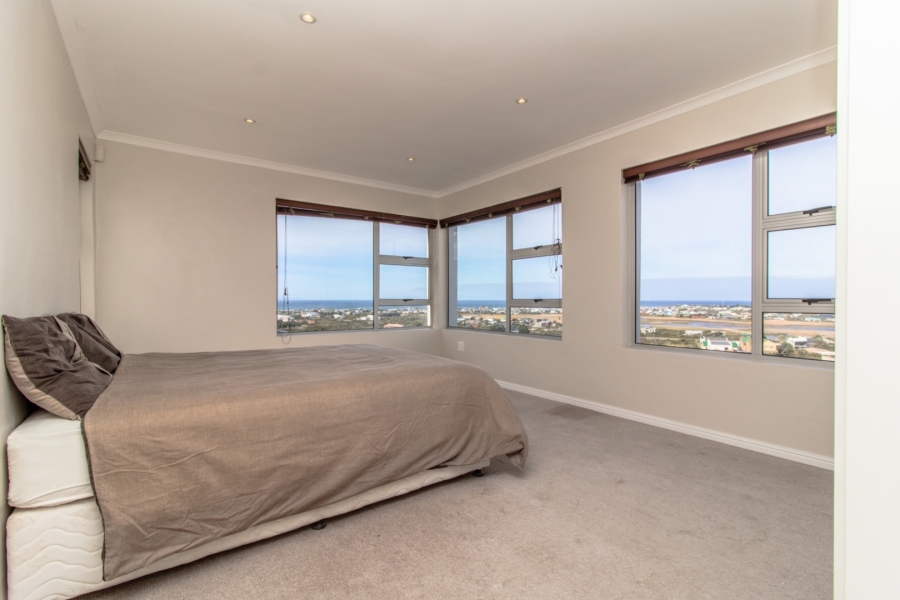 To Let 6 Bedroom Property for Rent in Bettys Bay Western Cape